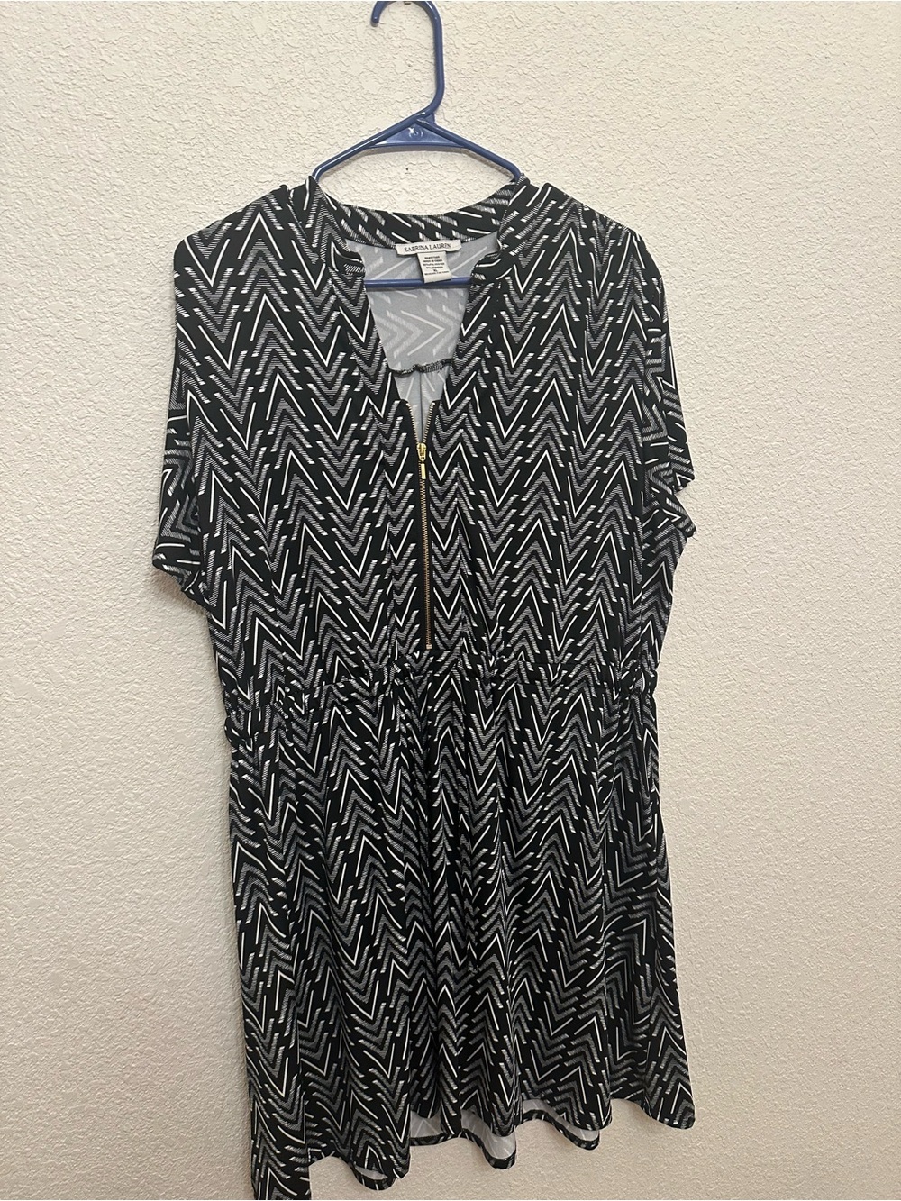 Black & White Chevron Short Sleeve Mini Dress with Front Zip